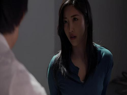 Sekretaris itu menyamar dan berakhir